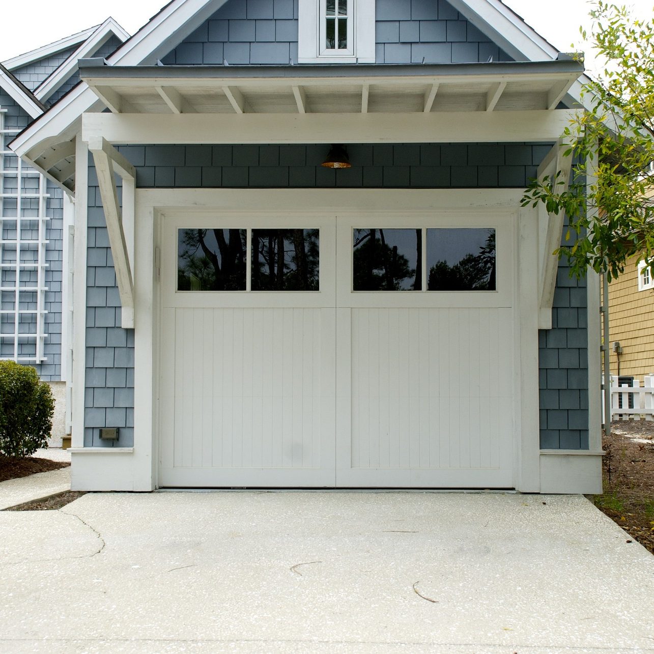garage-door-2578743_1920